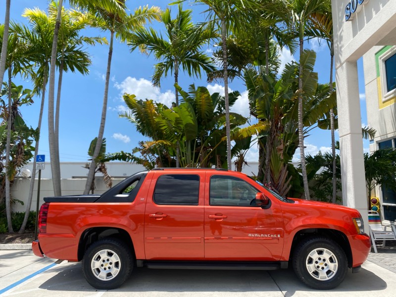 2009 Chevrolet Avalanche LT PU LOW MILES 58,696 in ,