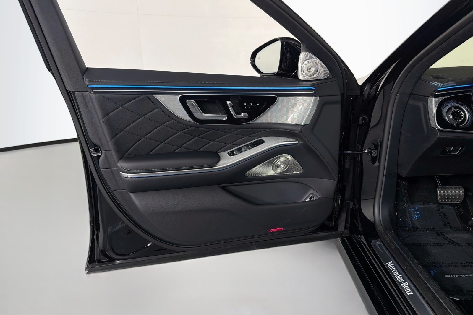 New 2027 Obsidian Black Metallic Mercedes-Benz S 580 4MATIC® Sedan image 23
