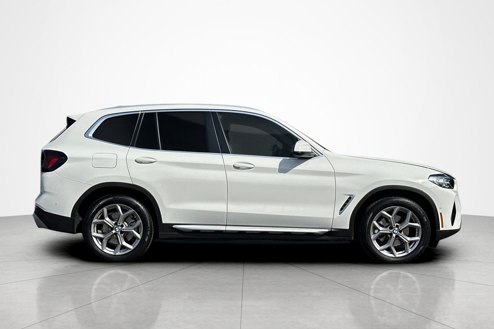 Used 2023 Alpine White BMW sDrive30i image 6