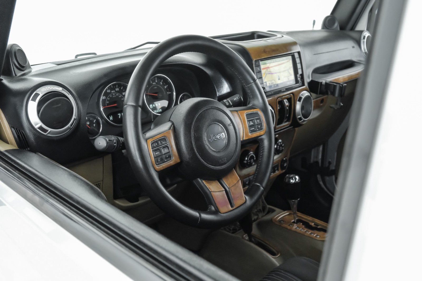2011 Jeep Wrangler UNLIMITED SAHARA 4WD AUTOMATIC HARD TOP CONVERTIBL 22