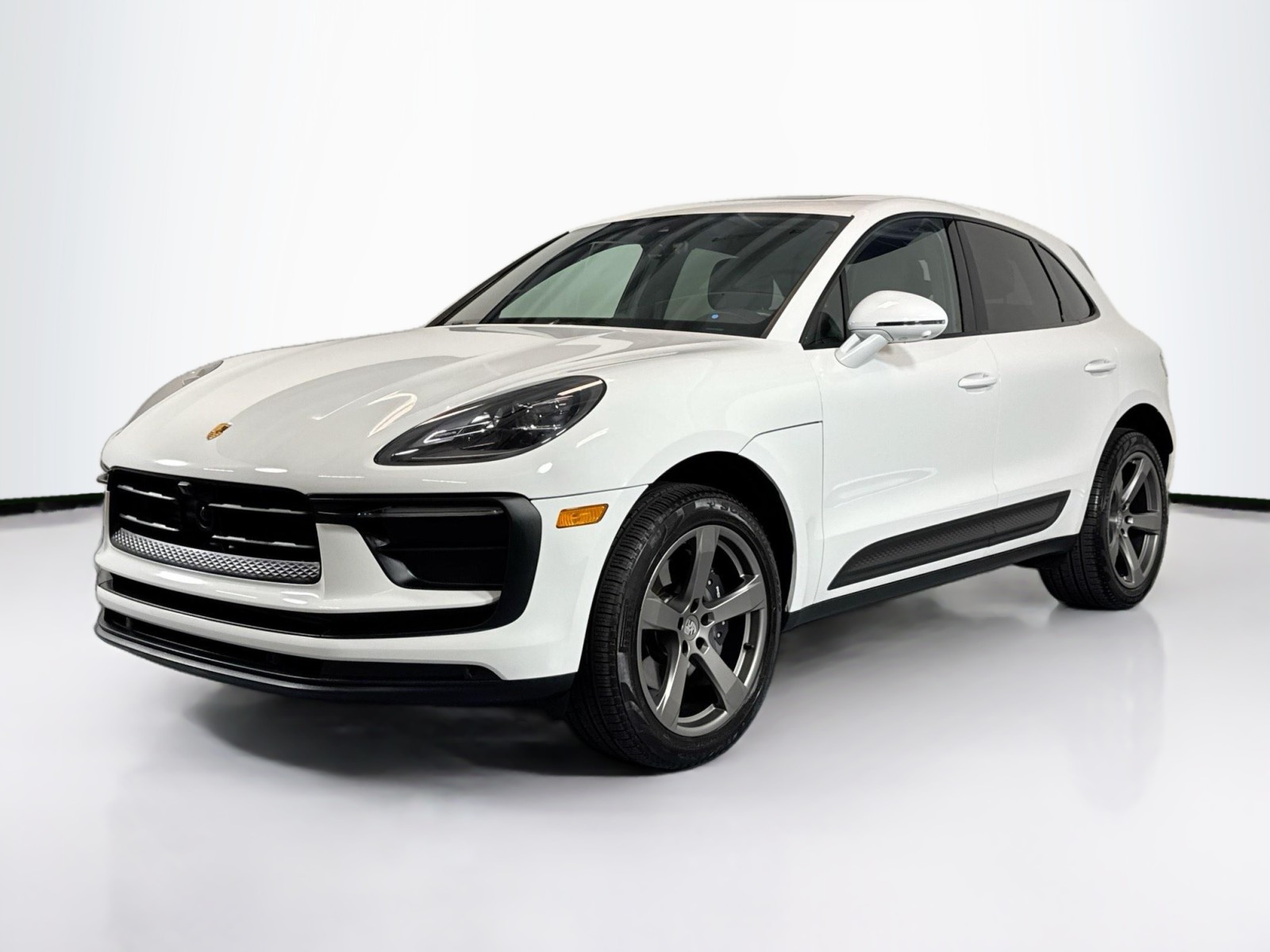 2025 Porsche Macan's photo
