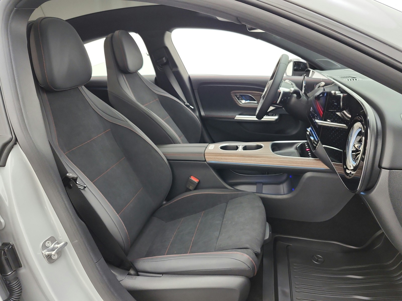 New 2027 MANUFAKTUR Alpine Grey Mercedes-Benz CLA 350 Electric 4MATIC® image 14