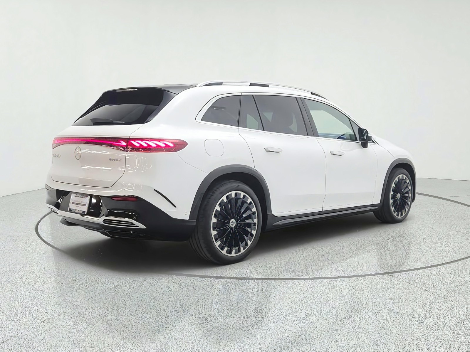 New 2026 MANUFAKTUR Moonlight White Metallic Mercedes-Benz EQS 550 4MATIC® SUV image 5