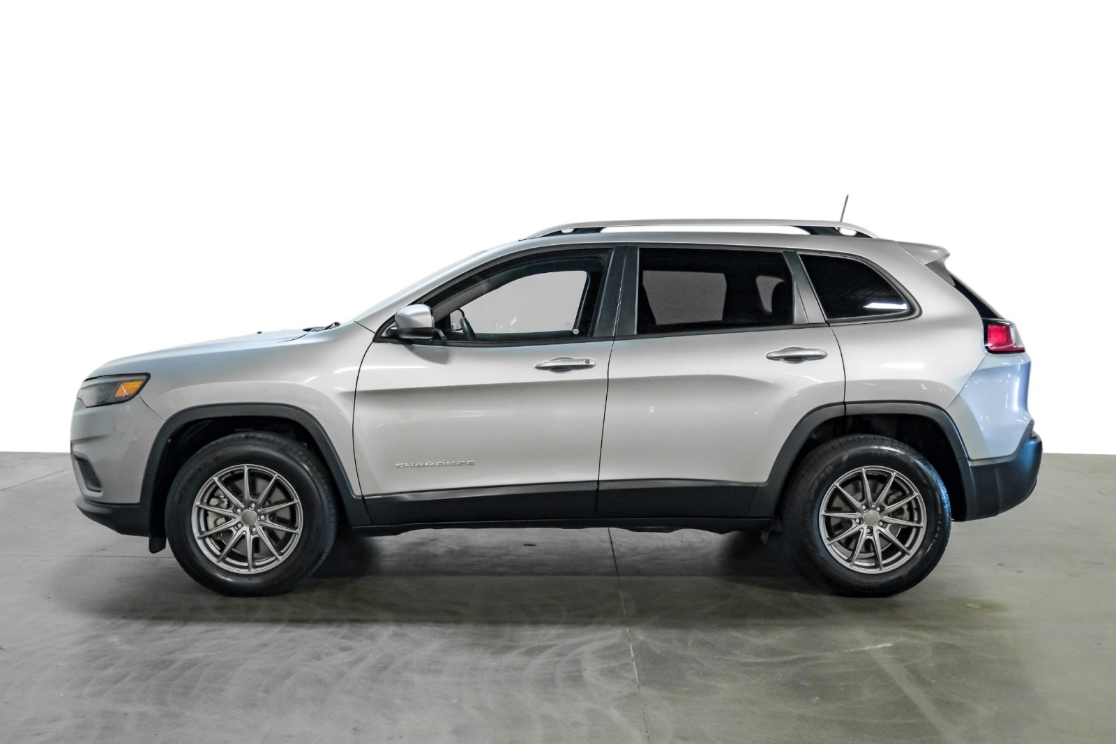 2020 Jeep Cherokee Latitude 4x4 SafetyTecPkg CldWthrPkg SatRadio 9