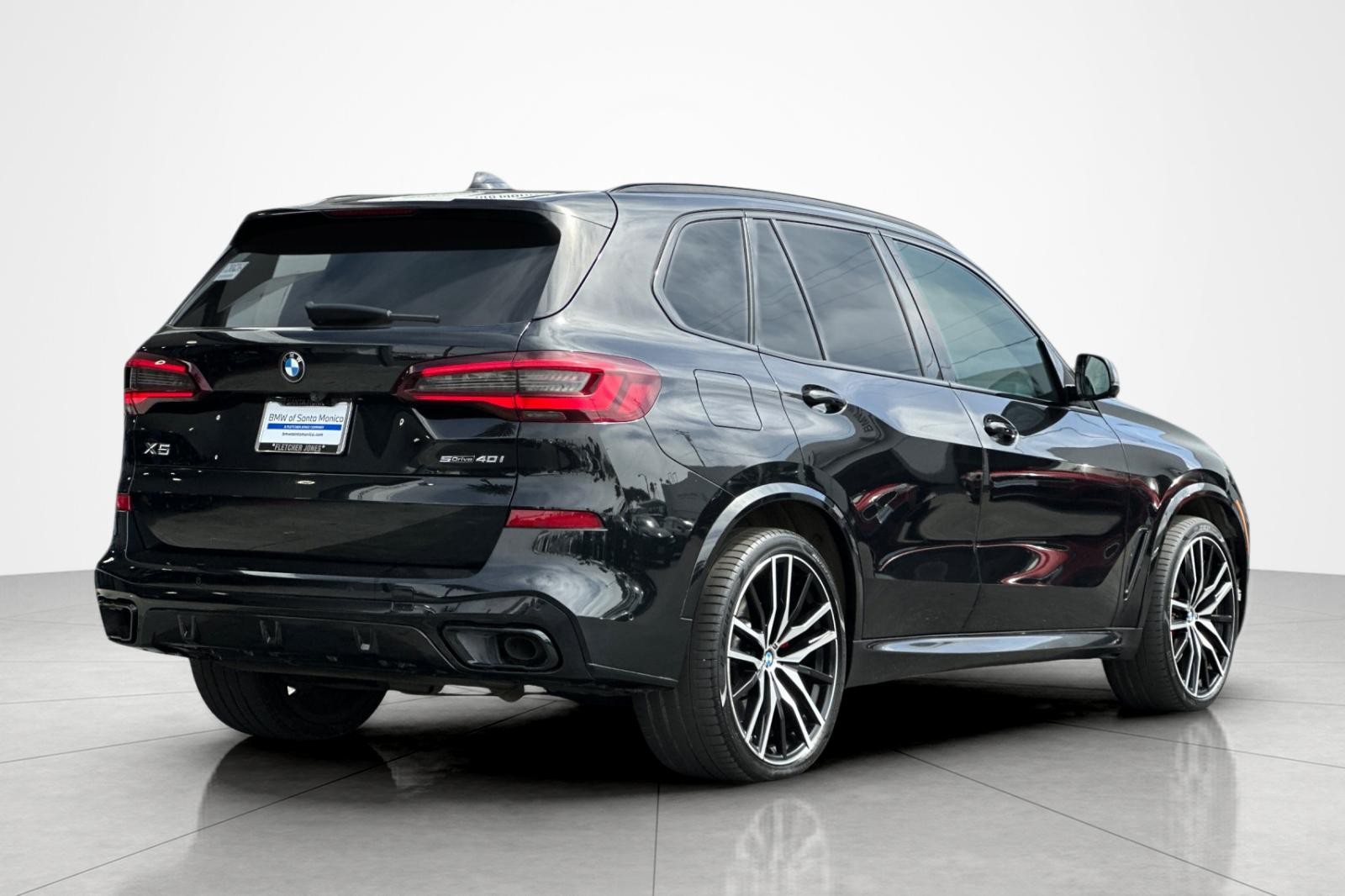Used 2021 Black Sapphire Metallic BMW sDrive40i image 5