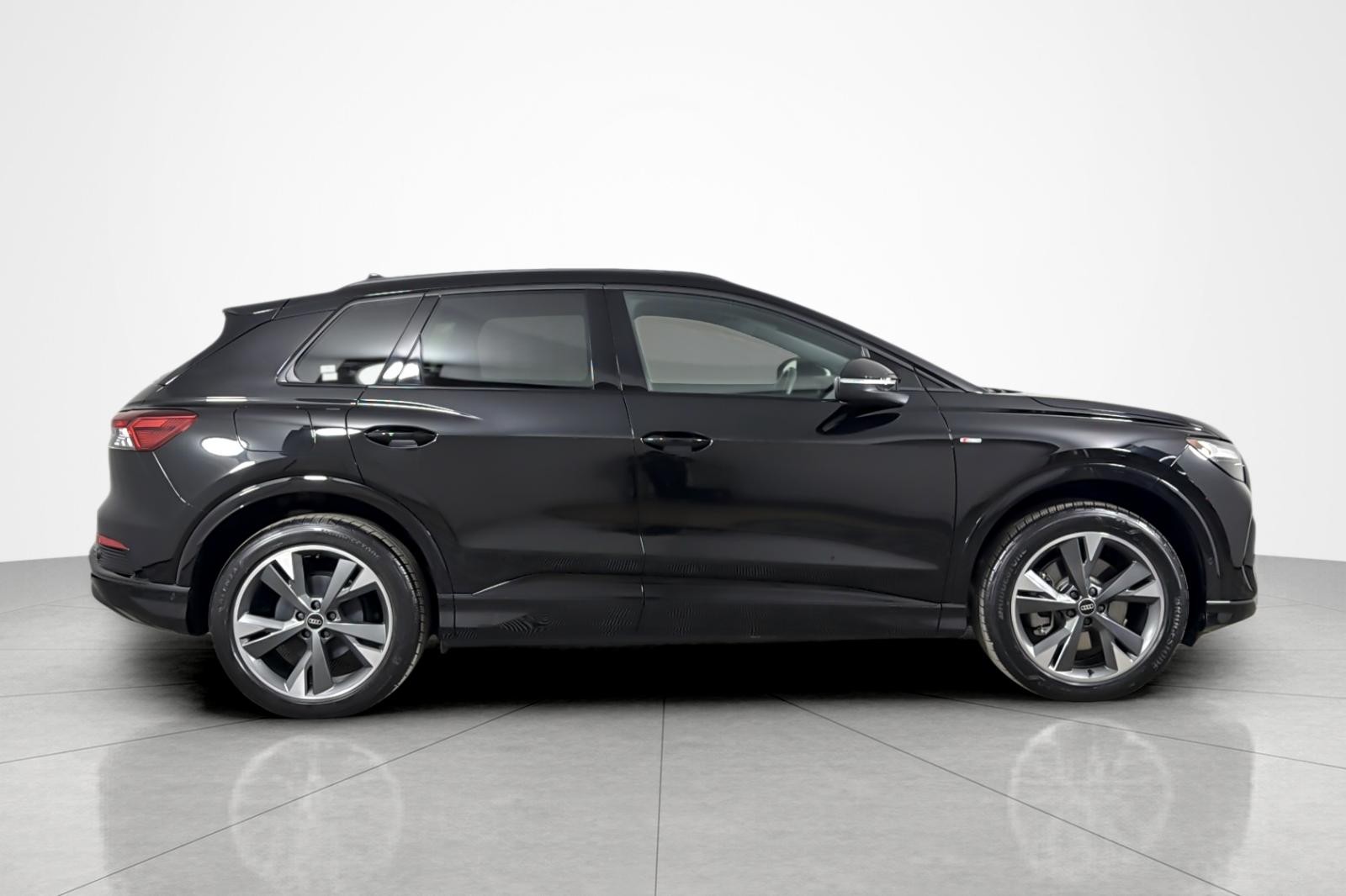 Used 2024 Mythos Black Metallic Audi Premium Plus 50 quattro image 6