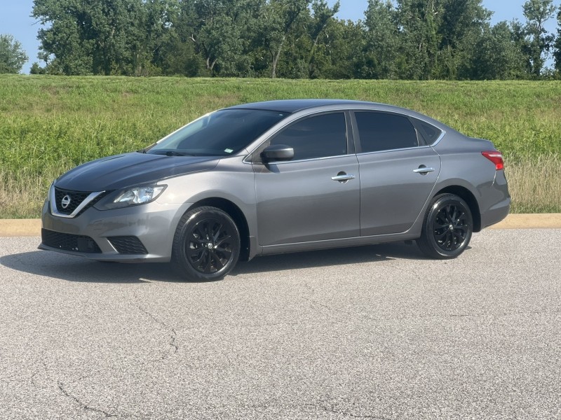 2017 Nissan Sentra SV w/ Style Package in CHESTERFIELD, Missouri