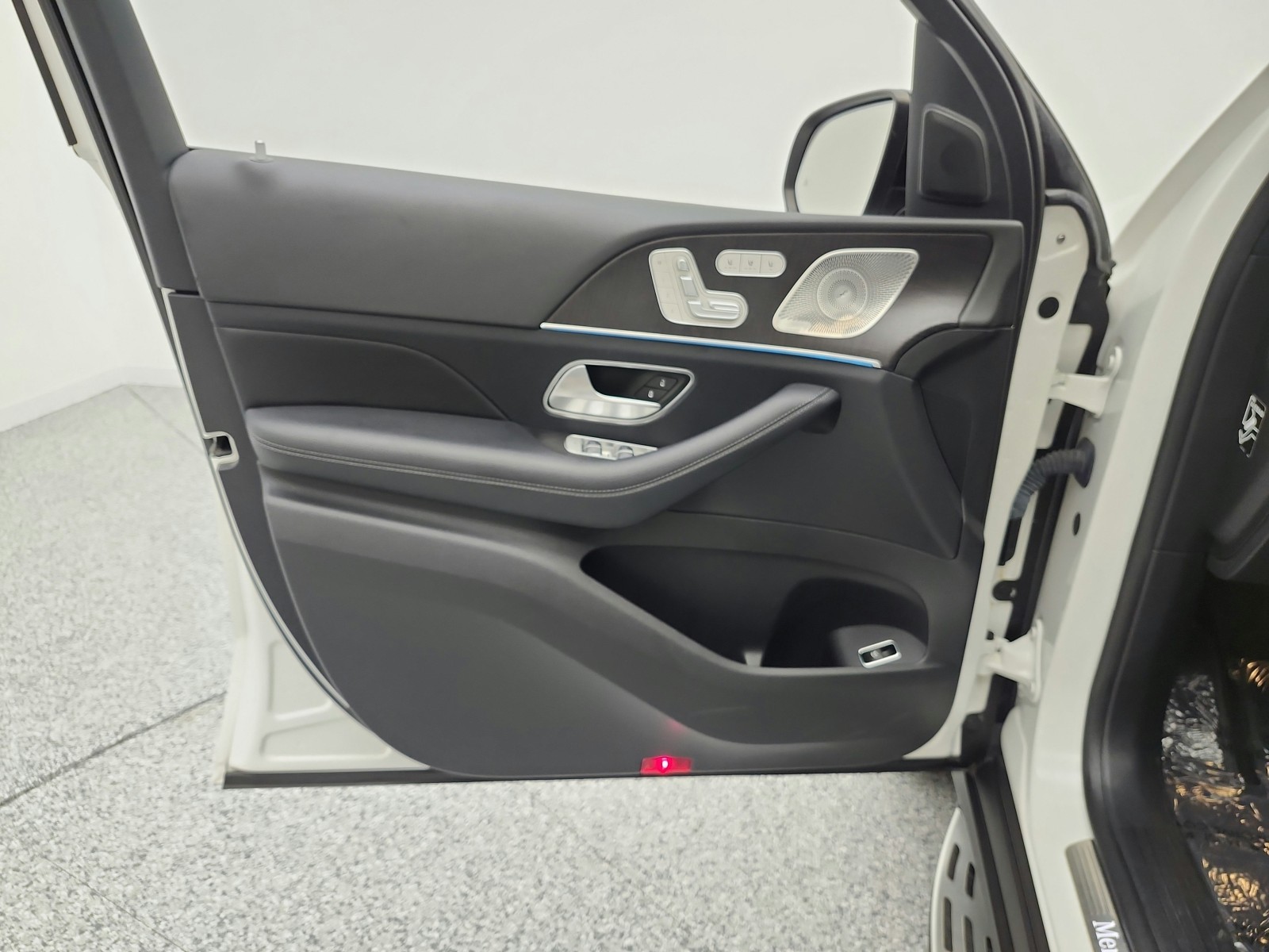 Used 2021 Polar White Mercedes-Benz GLE 580 4MATIC® SUV image 28