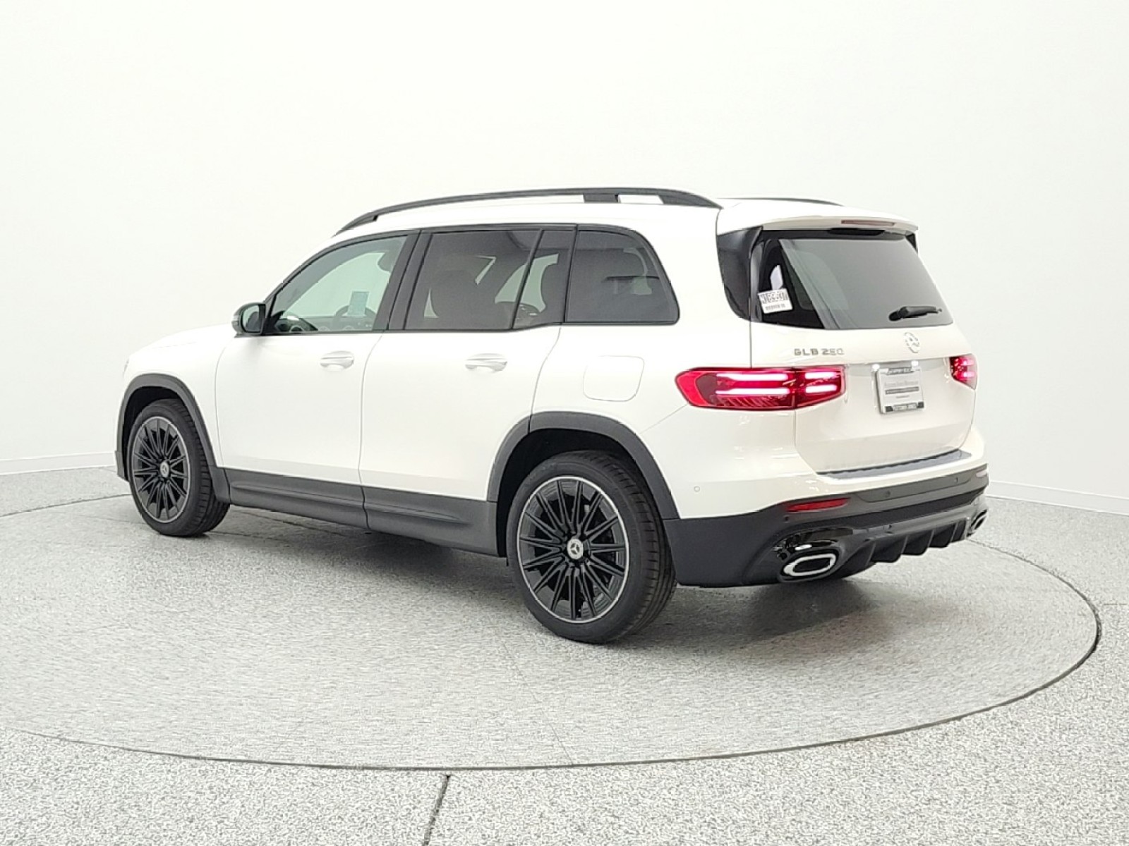 New 2026 Polar White Mercedes-Benz GLB 250 SUV image 7