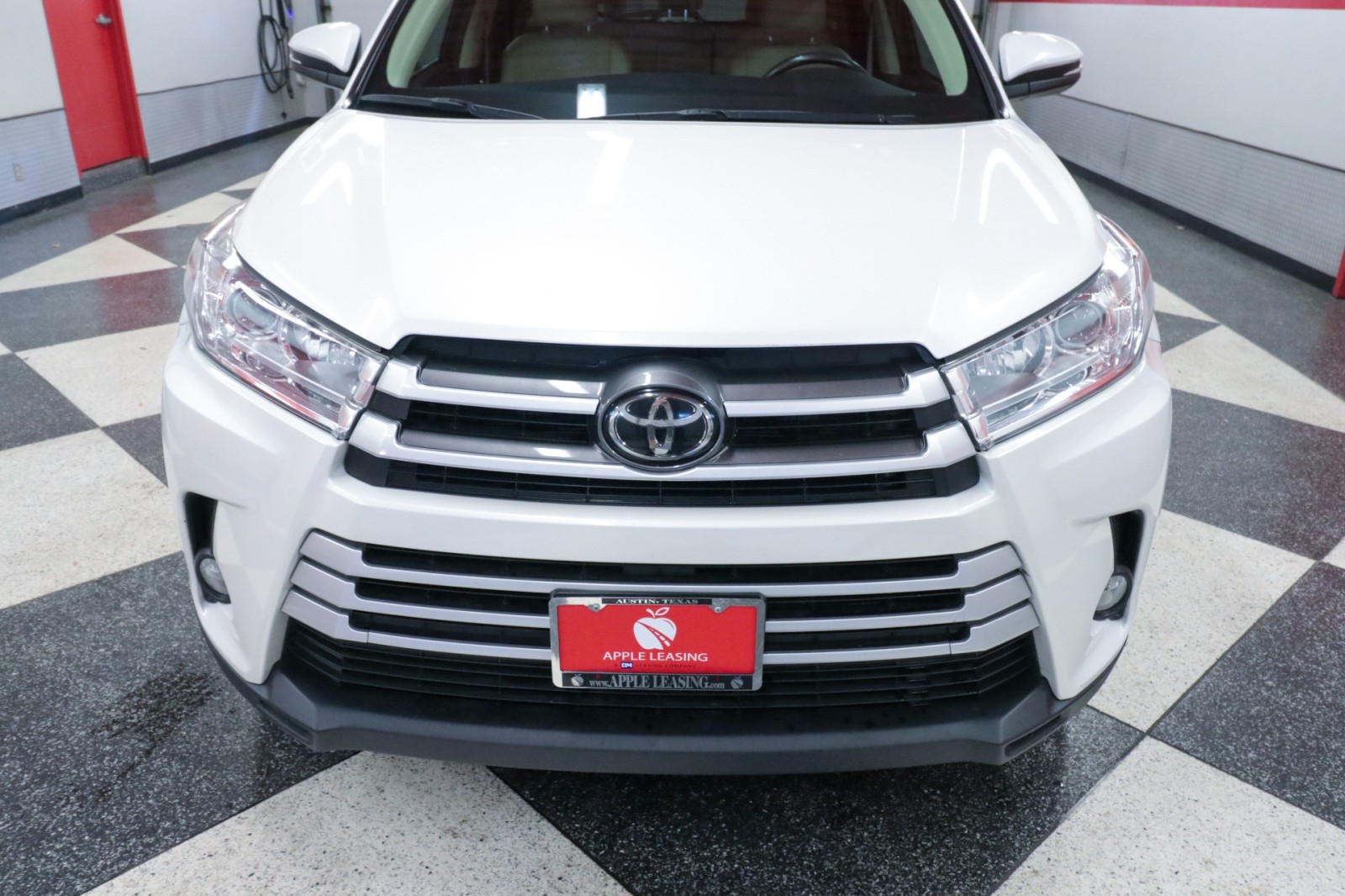 Used Car 2019 Toyota Highlander  Xle For Sale Under $30,000 In Austin, Texas