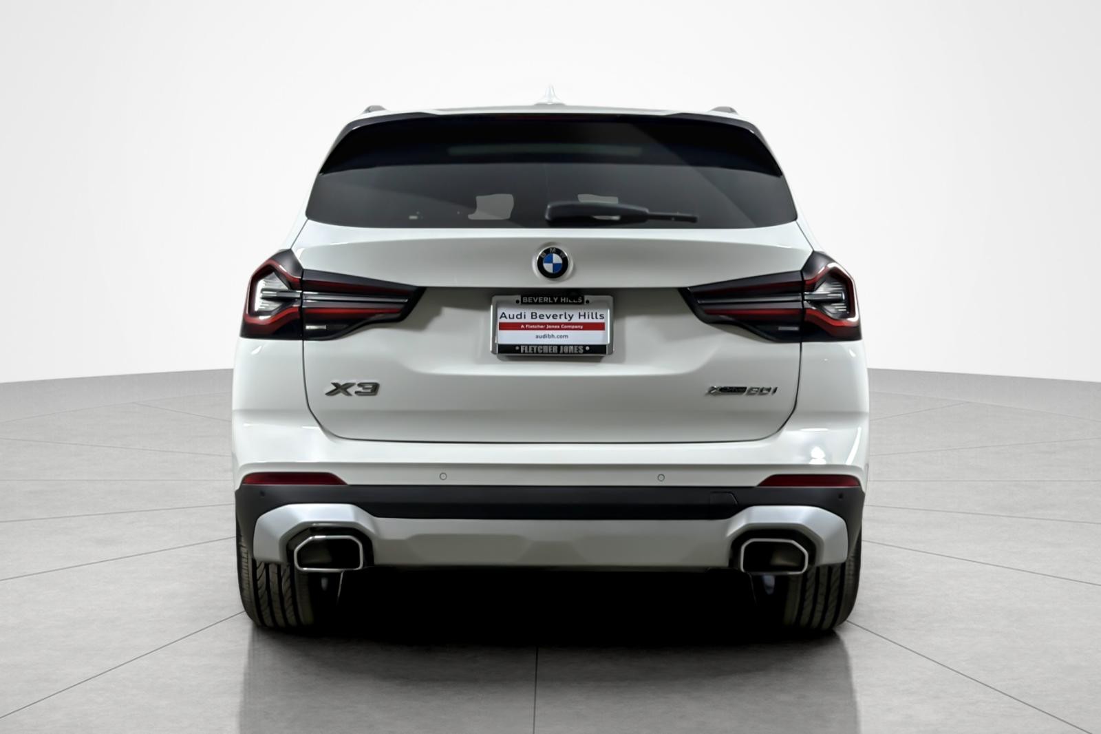 Used 2024 Alpine White BMW xDrive30i Sports Activity Vehicle image 4