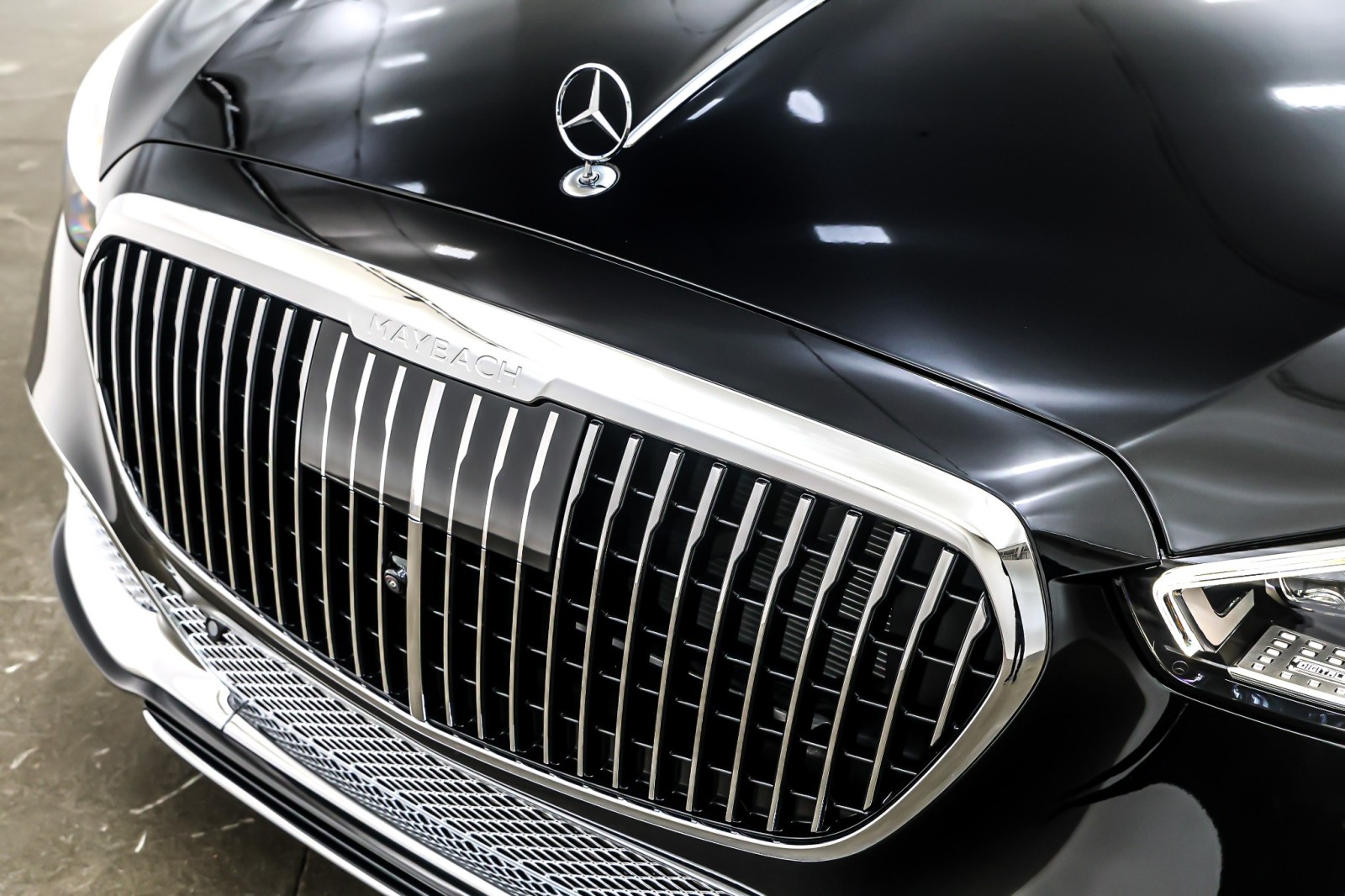 New 2026 Obsidian Black Metallic Mercedes-Benz Maybach S 680 image 13