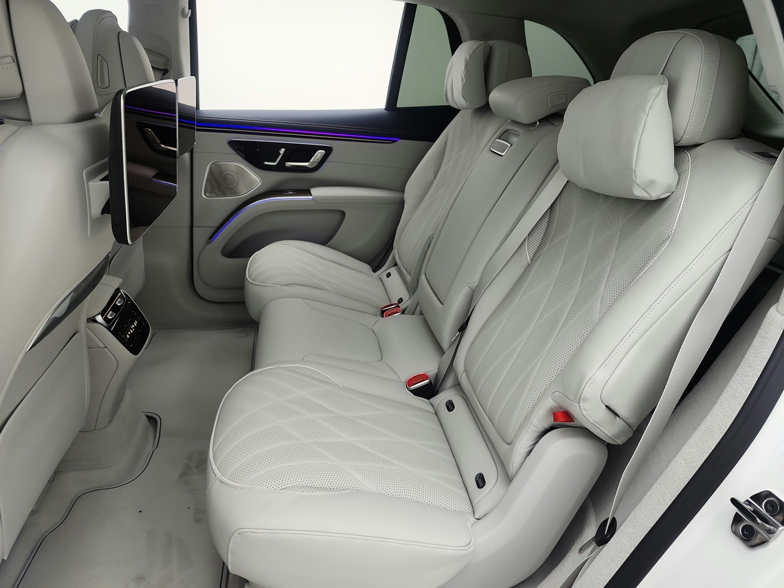 New 2026 Polar White Mercedes-Benz EQS 400 4MATIC® SUV image 11
