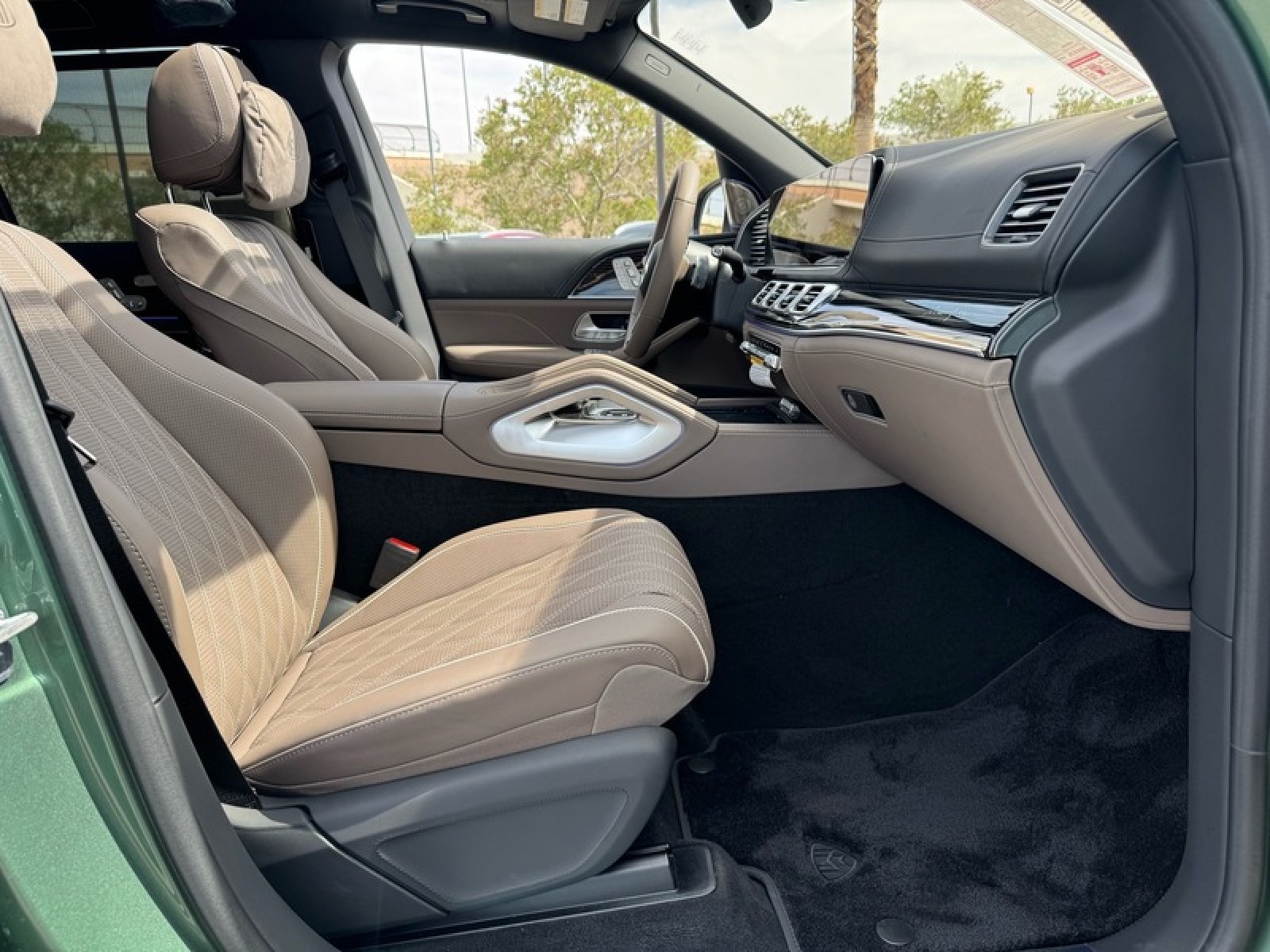 New 2026 MANUFAKTUR Ireland Mid Green Metallic Mercedes-Benz Maybach GLS 600 4MATIC® SUV image 20