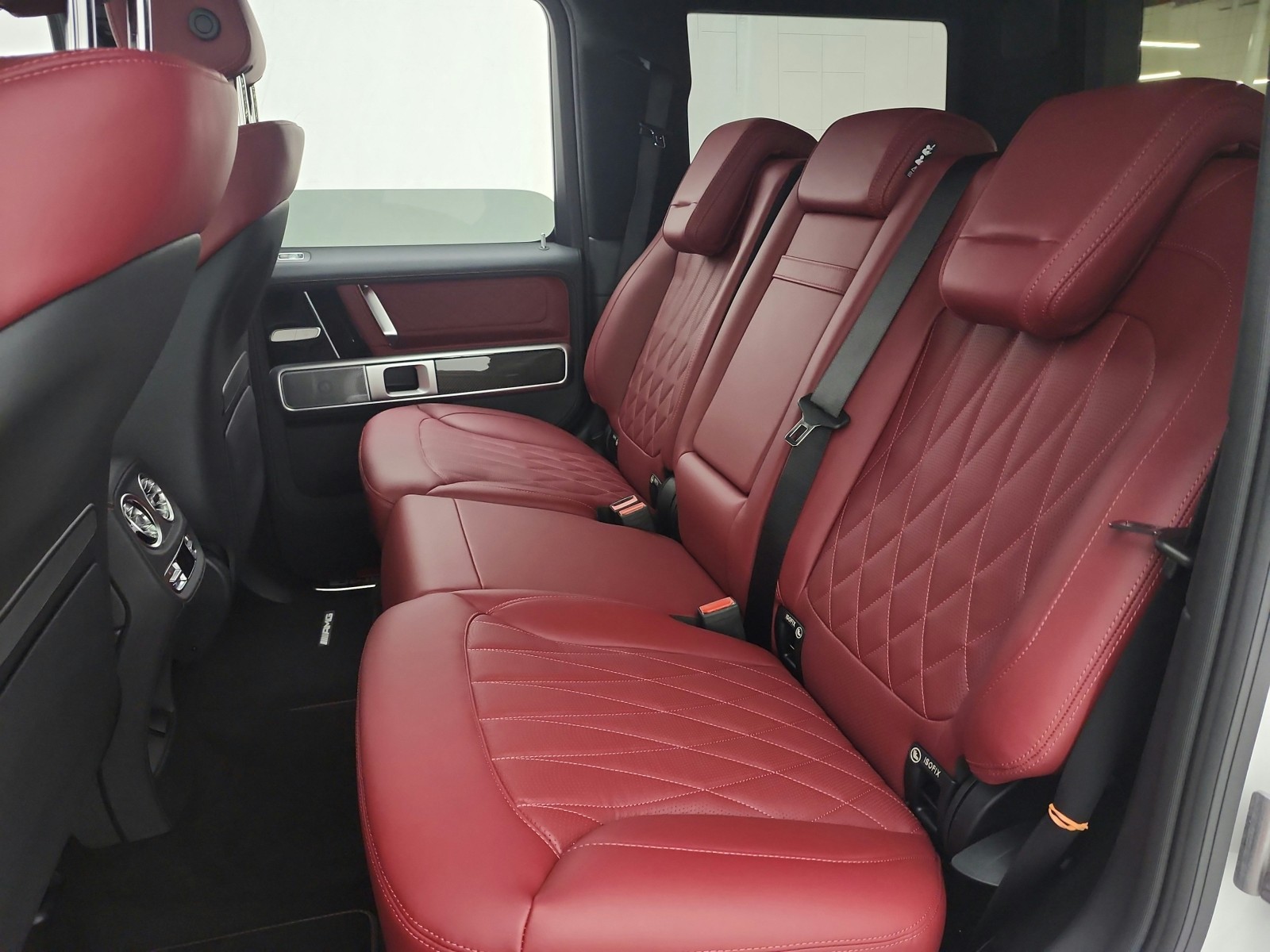 New 2026 MANUFAKTUR Moonlight White Metallic Mercedes-Benz AMG® G 63 image 11