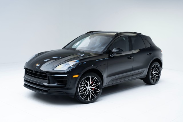 2022  Macan S in , 