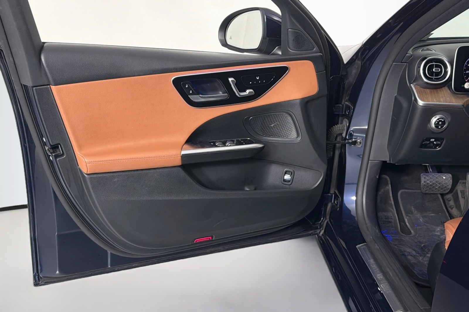 Used 2023 Lunar Blue Metallic Mercedes-Benz C 300 image 21