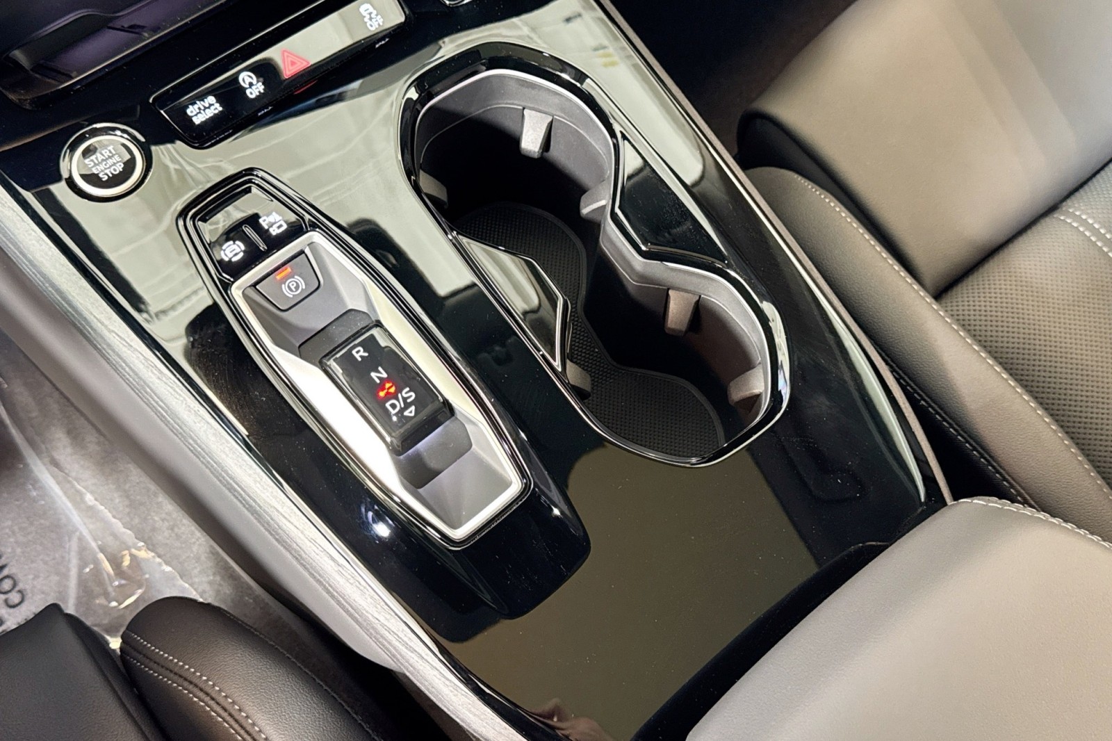 New 2025 Glacier White Metallic Audi Premium Plus 2.0 TFSI quattro image 14