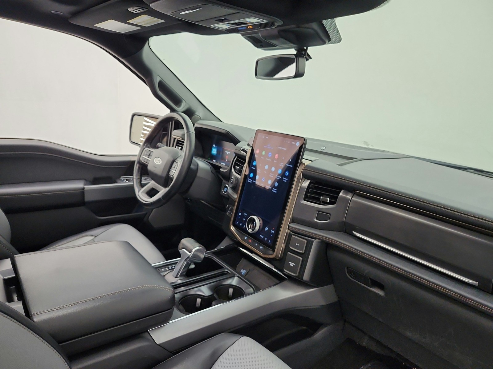 Used 2022 Agate Black Metallic Ford LARIAT image 18