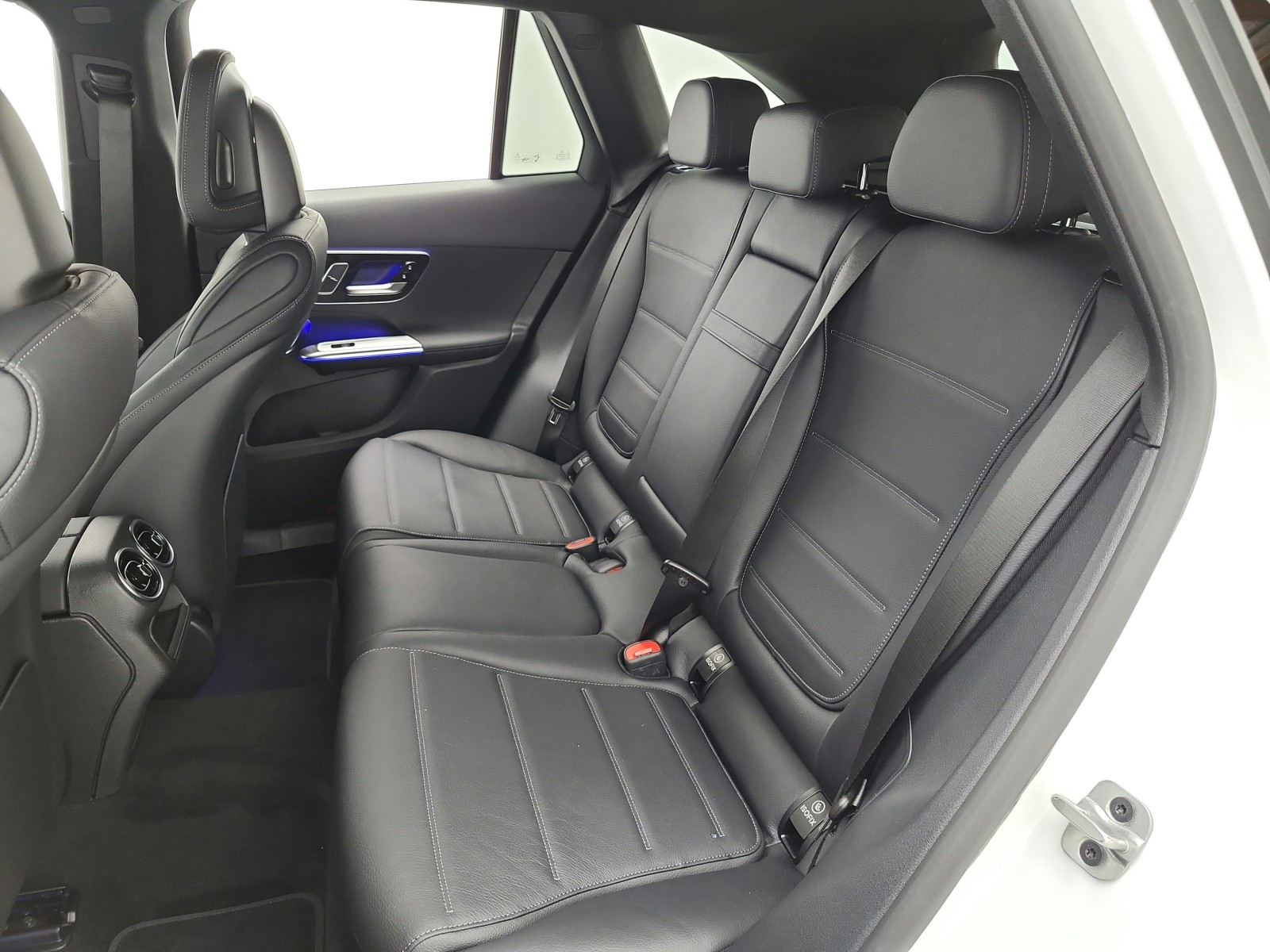 New 2026 MANUFAKTUR Moonlight White Metallic Mercedes-Benz GLC 350e 4MATIC® SUV image 11