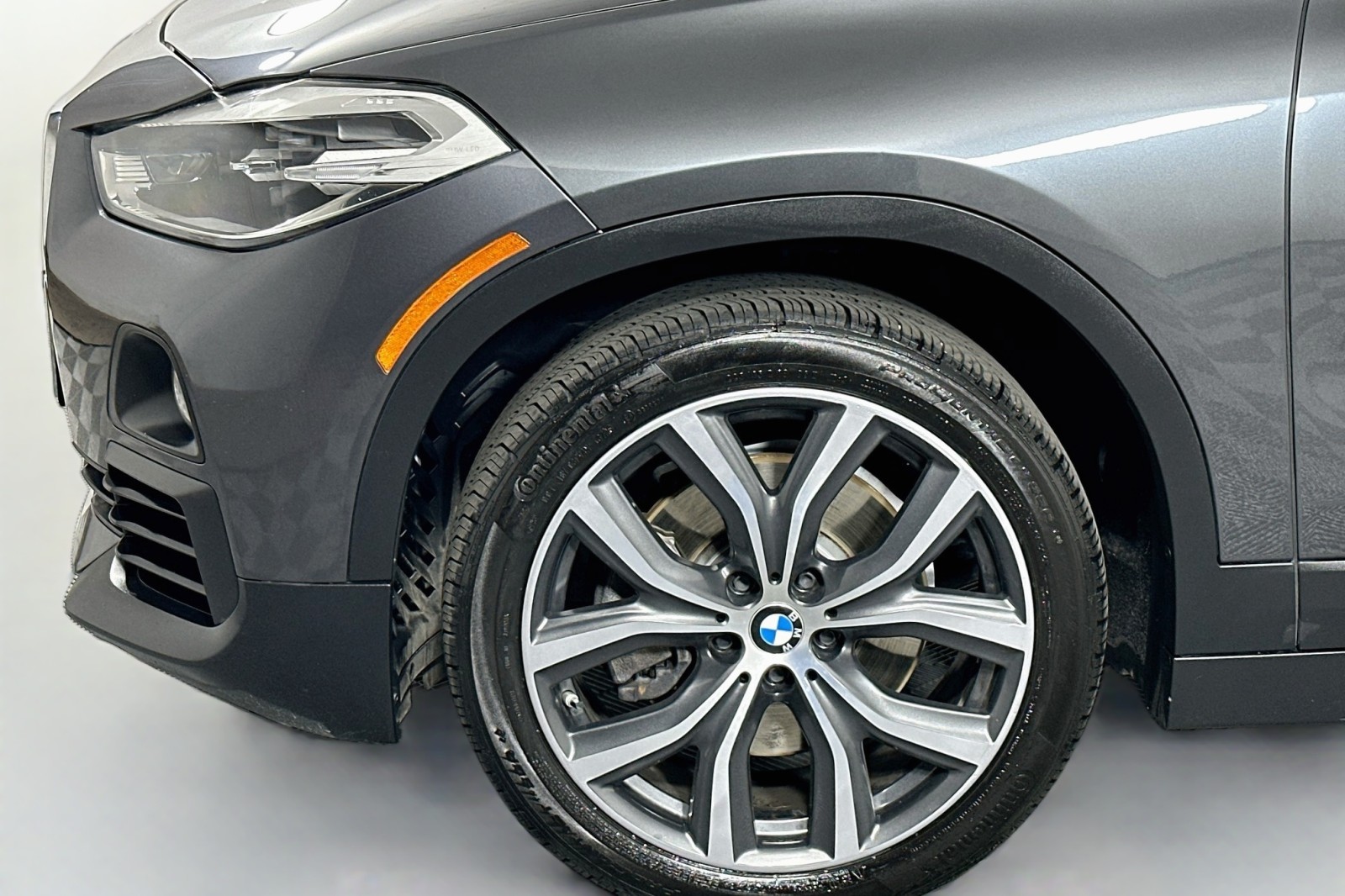 Used 2018 Mineral Gray Metallic BMW xDrive28i image 12