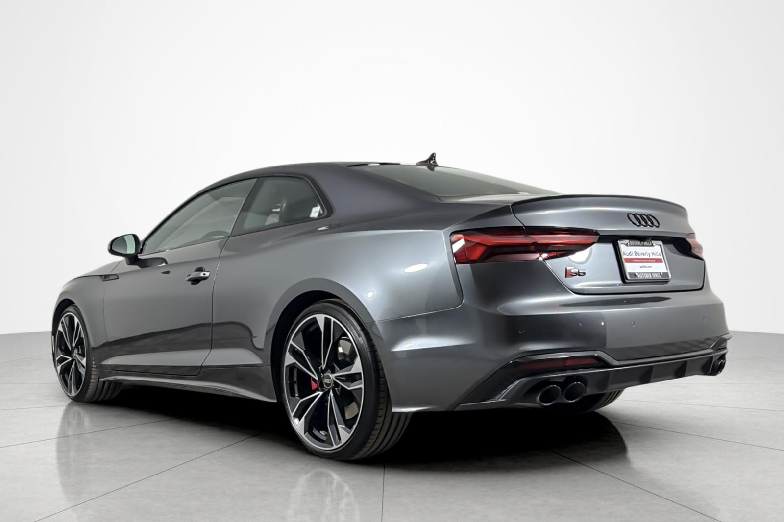 Used 2023 Daytona Gray Pearl Effect Audi Premium Plus 3.0 TFSI quattro image 3