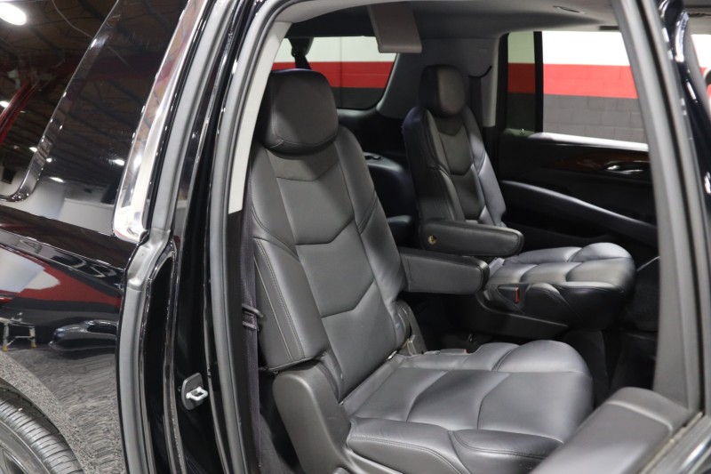 2016 Cadillac Escalade ESV Luxury Collection 4WD 4dr Suv in , 