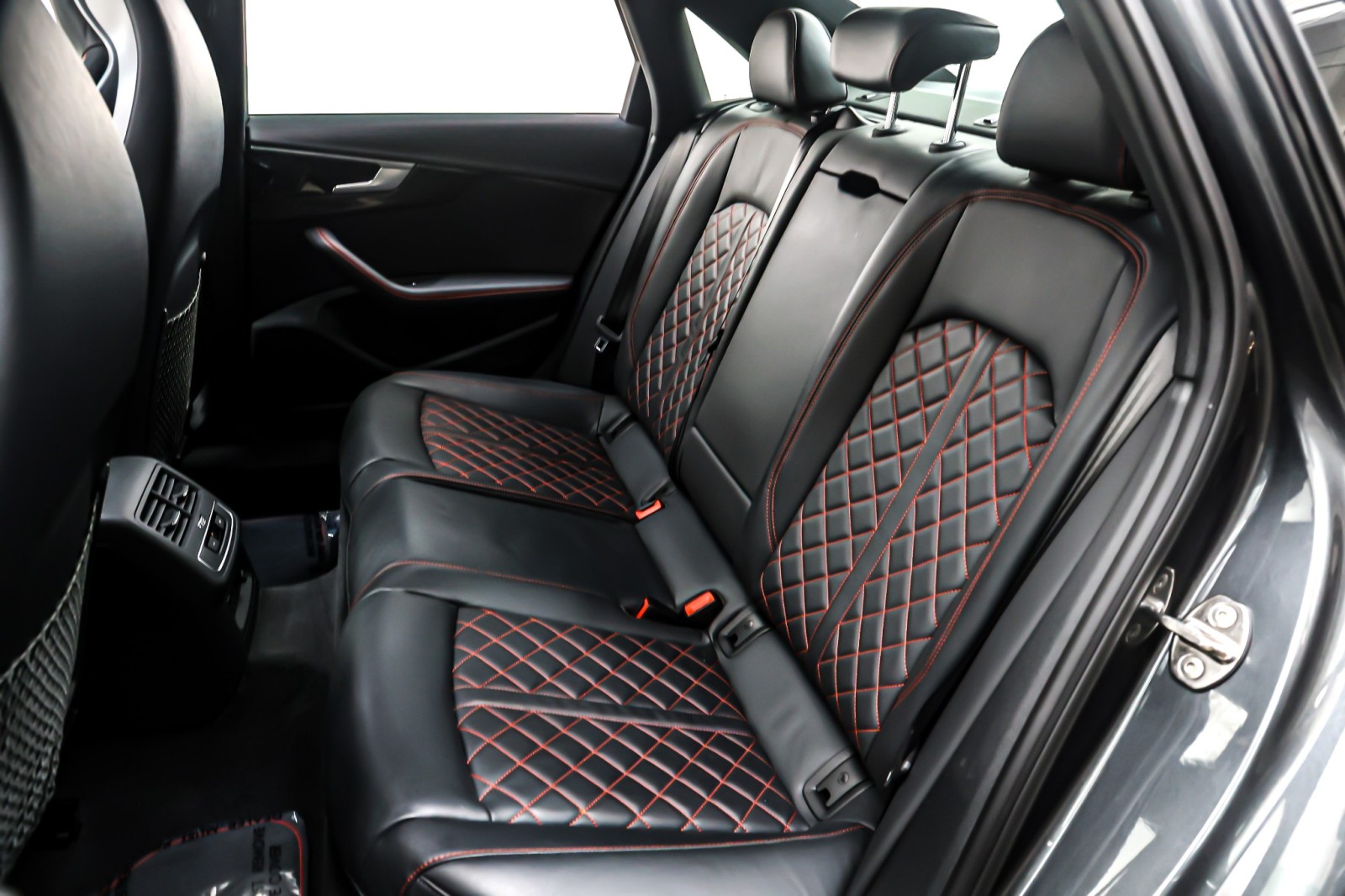 Used 2023 Daytona Gray Pearl Effect Audi Premium Plus 3.0 TFSI quattro image 9