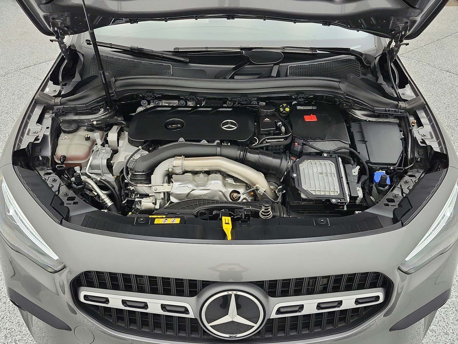 Used 2025 Mountain Grey Metallic Mercedes-Benz GLA 250 SUV image 16