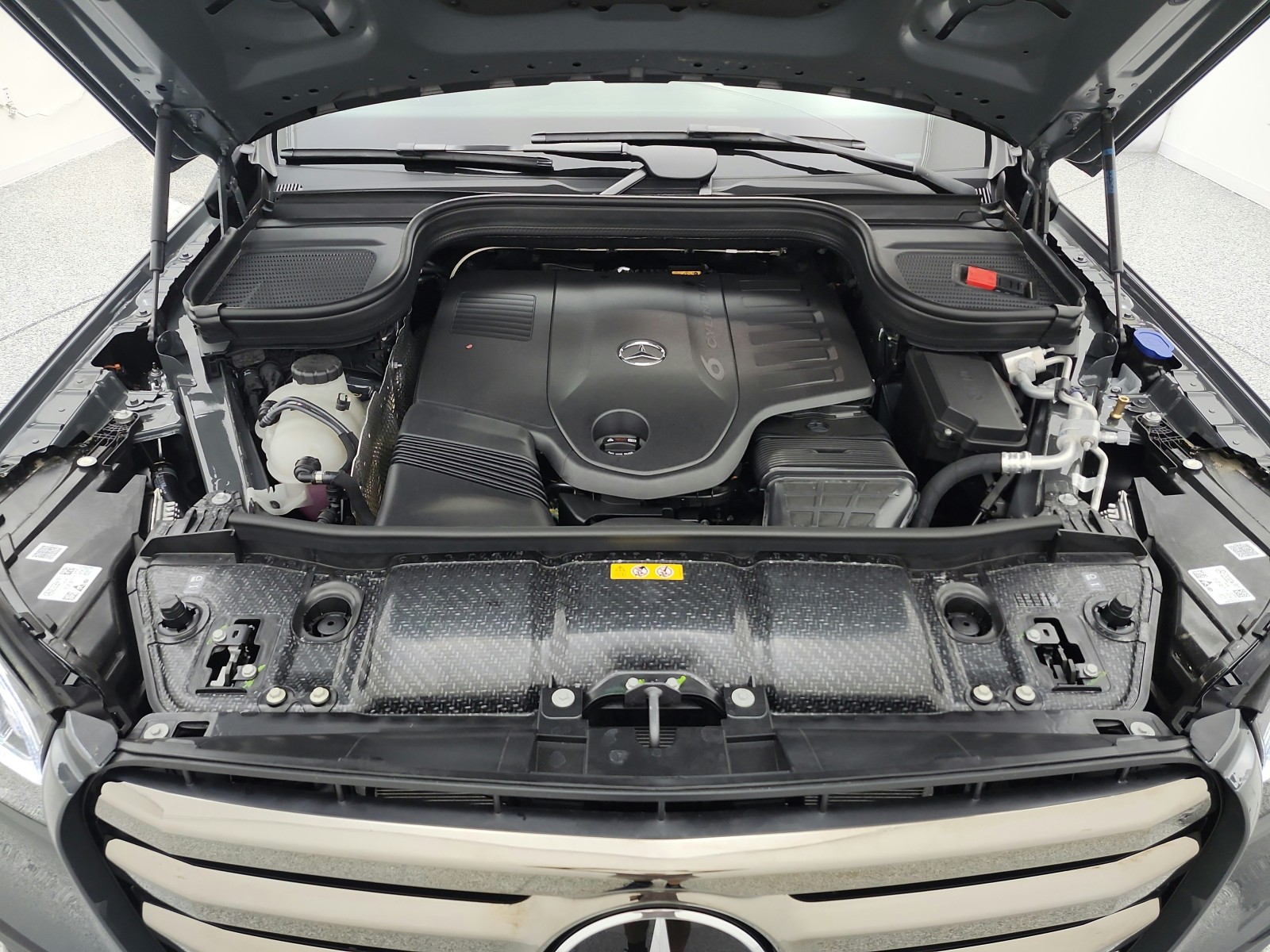 New 2026 MANUFAKTUR Signature Silicon Grey Mercedes-Benz GLS 450 4MATIC® SUV image 12