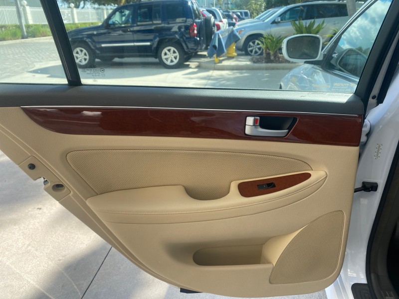 2013 Hyundai Genesis 3.8L LOW MILES 33,576 in , 