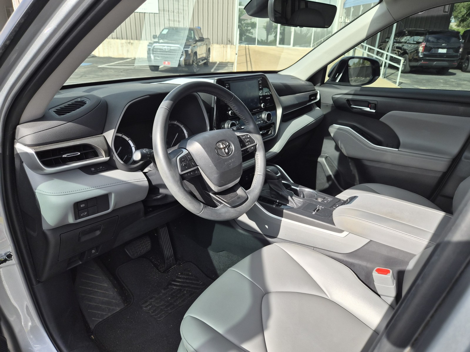 Used Car 2022 Toyota Highlander  Xle For Sale Under $35,000 In Austin, Texas