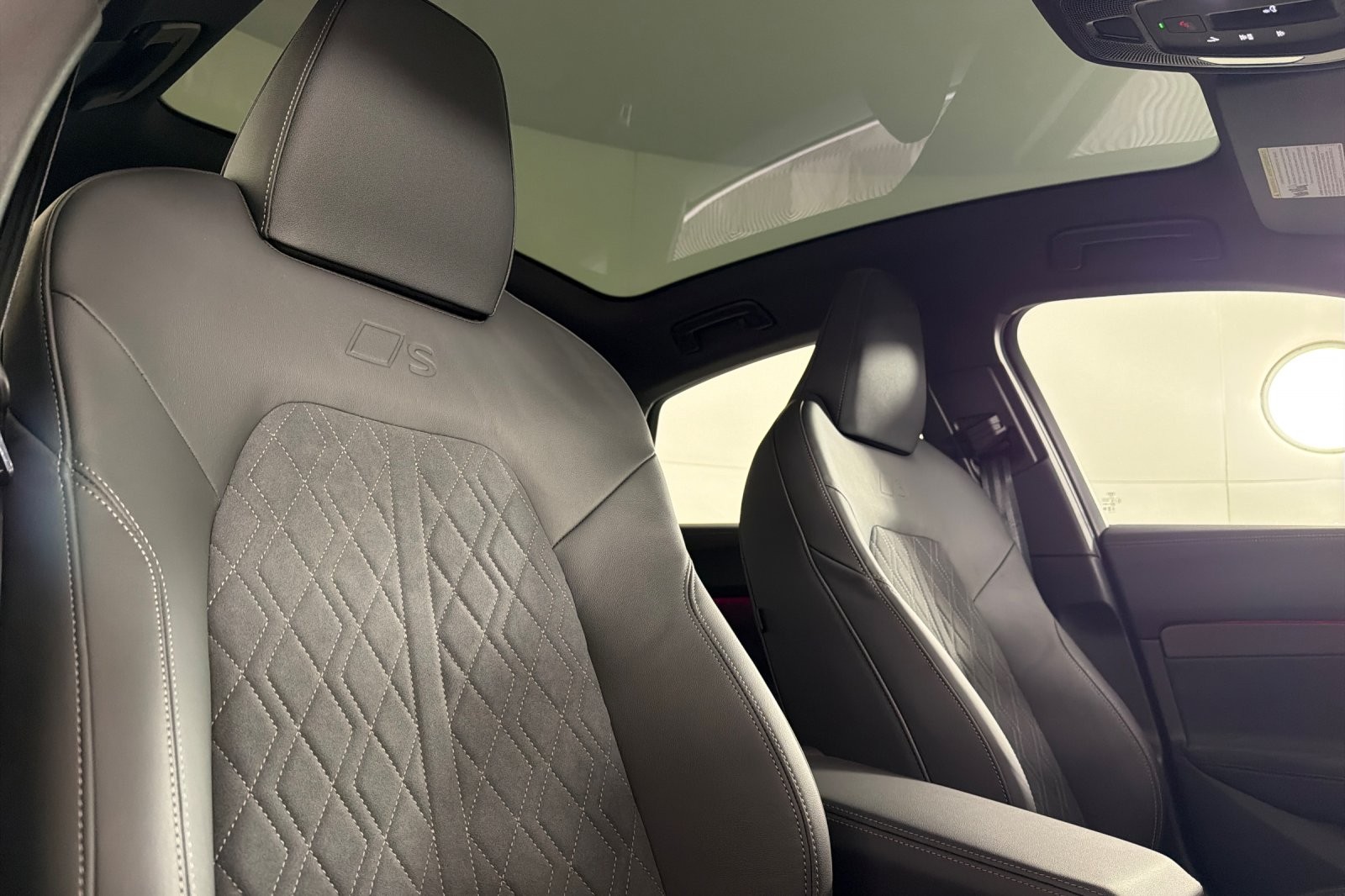 Used 2025 Mythos Black Metallic Audi Premium Plus 3.0 TFSI quattro image 15