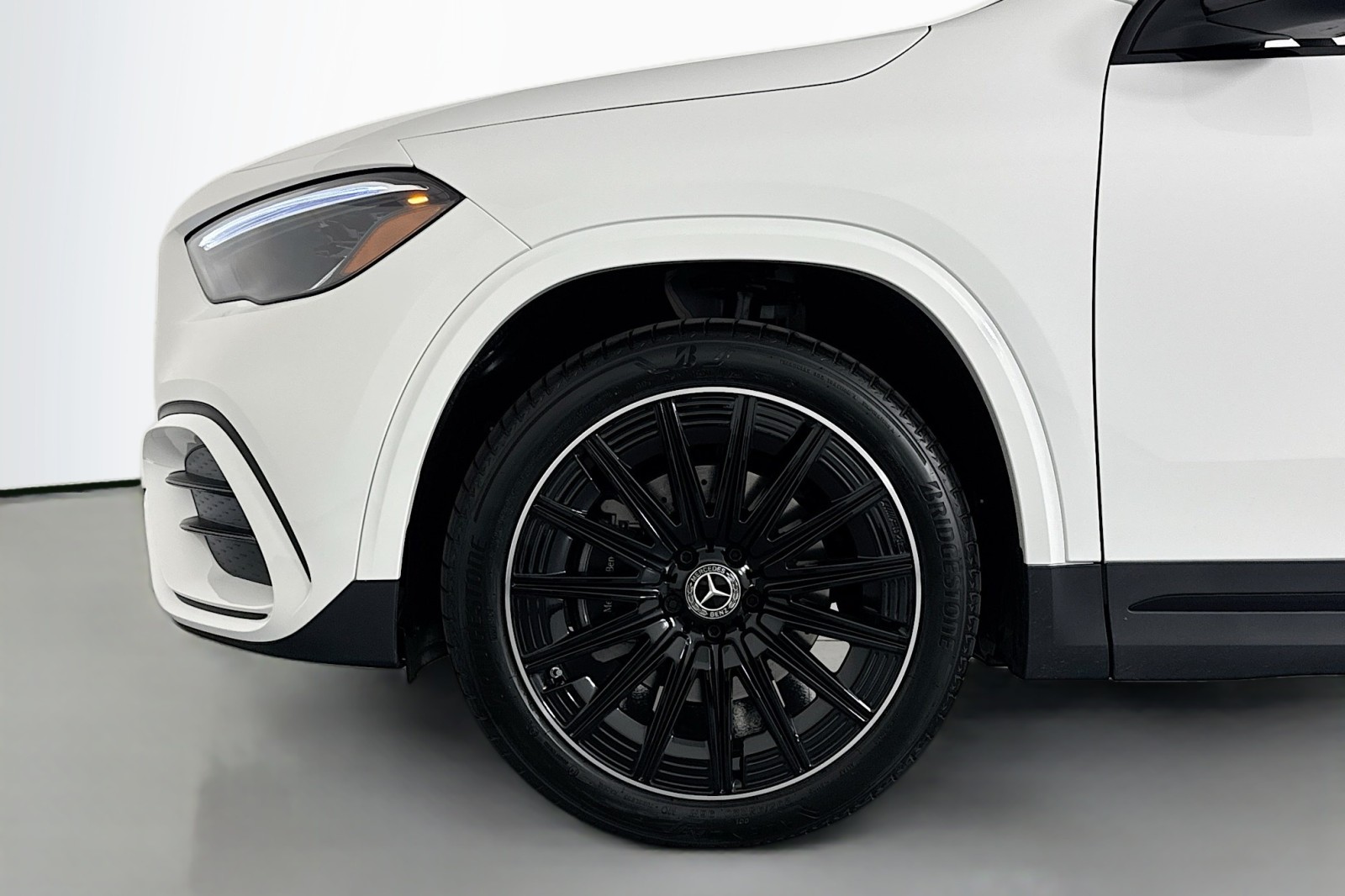 New 2026 Polar White Mercedes-Benz GLA 250 SUV image 9