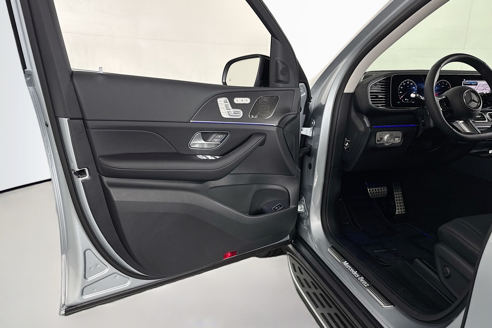 New 2026 Cirrus Silver Metallic Mercedes-Benz GLS 450 4MATIC® SUV image 21