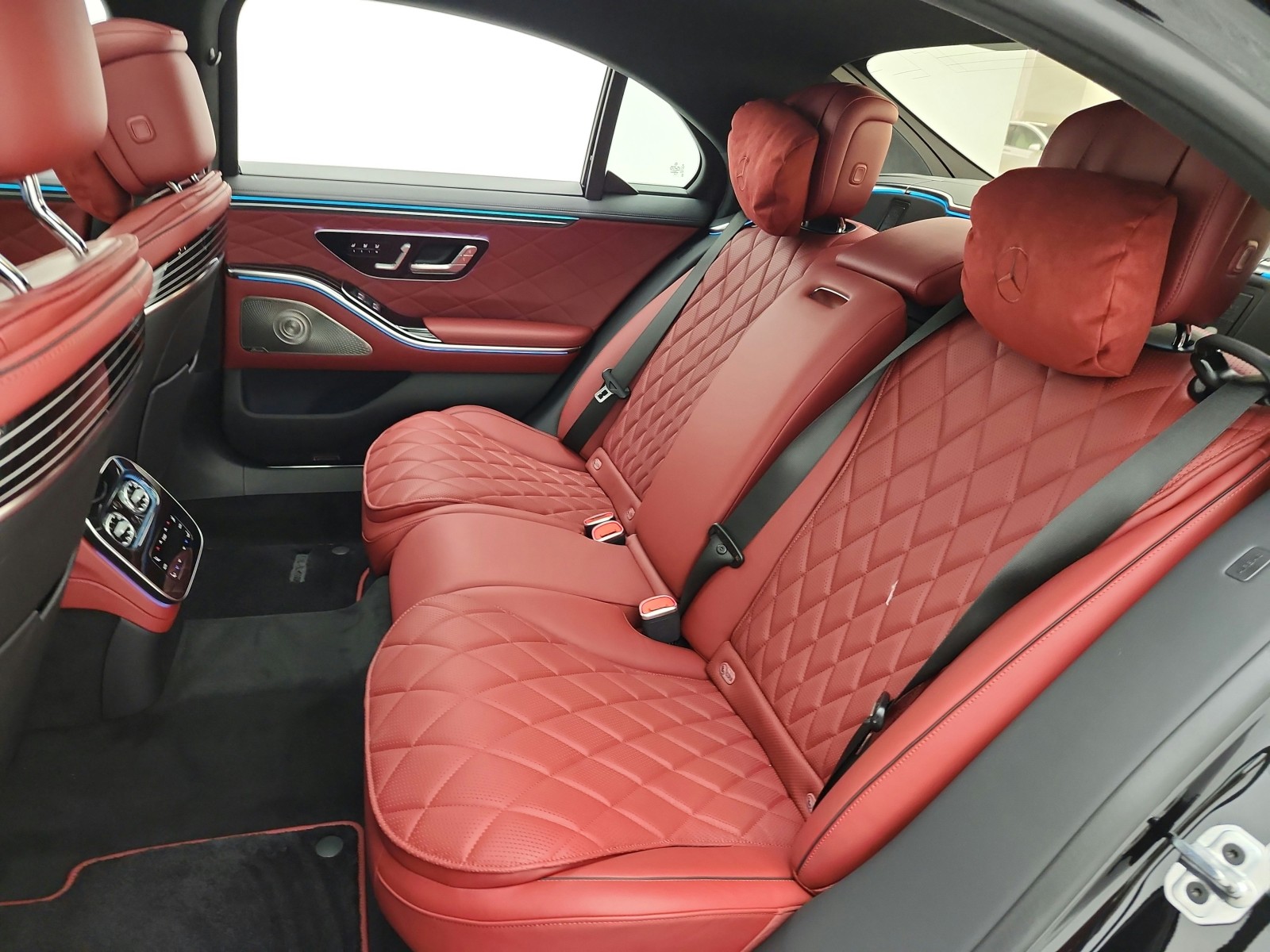 New 2027 Obsidian Black Metallic Mercedes-Benz S 580 4MATIC® Sedan image 11