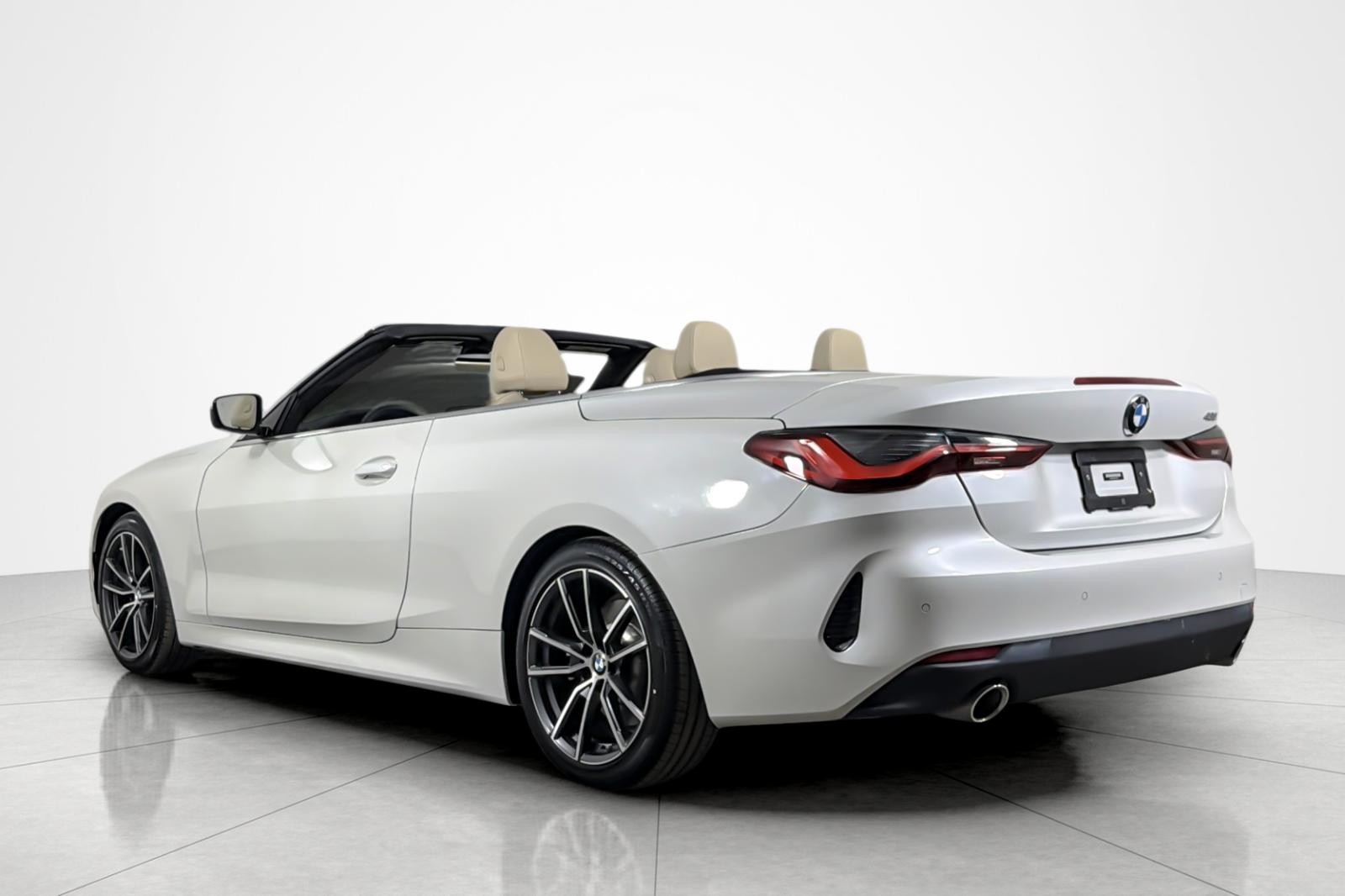 Used 2023 MINERAL WHITE BMW 430i Convertible image 3