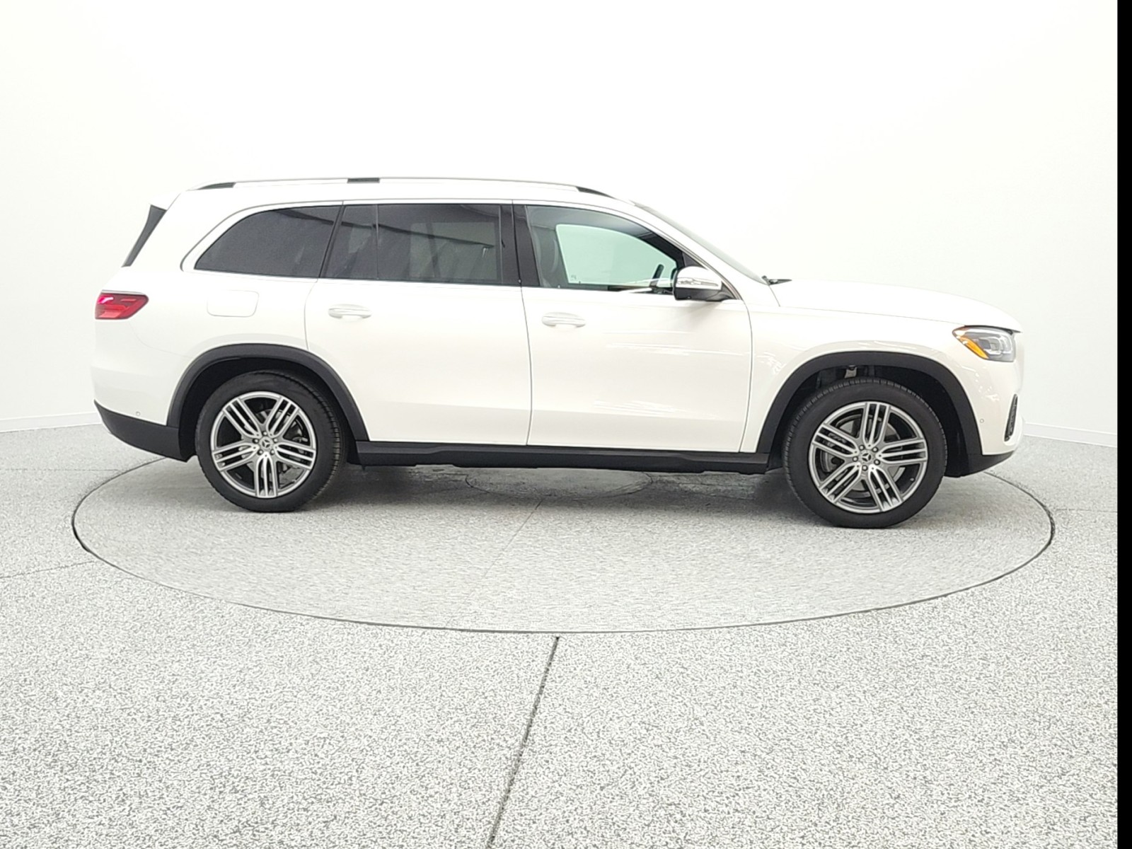 Certified Used 2025 Polar White Mercedes-Benz GLS 450 4MATIC® SUV image 4