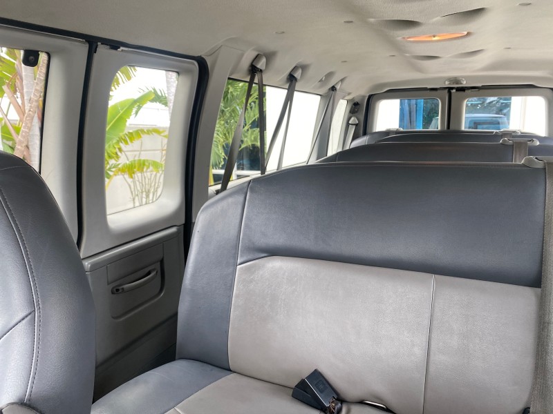 2008 Ford Econoline Wagon XLT 15 PASSENGERS E350 CLEAN in , 