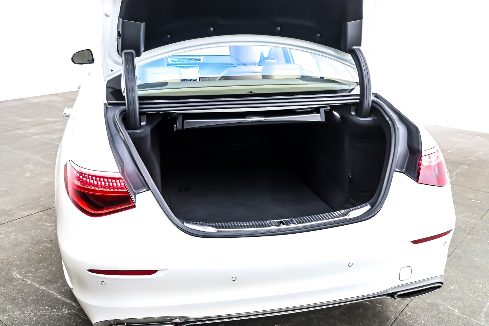 Certified Used 2023 MANUFAKTUR Diamond White Mercedes-Benz S 500 4MATIC® Sedan image 24