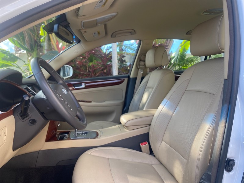 2013 Hyundai Genesis 3.8L LOW MILES 33,576 in , 