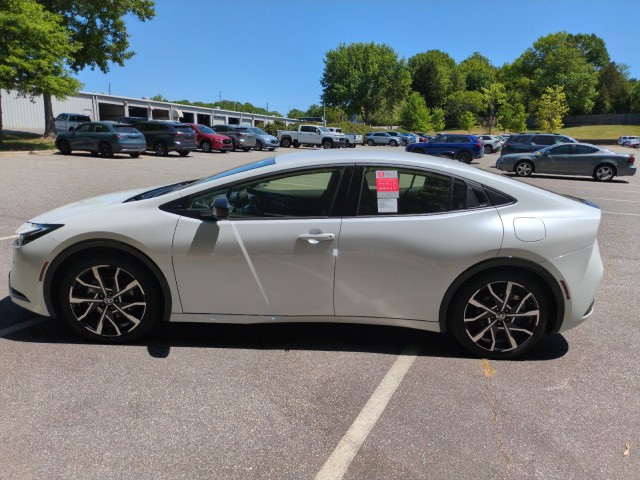 ToyotaPrius Plug-In Hybrid4