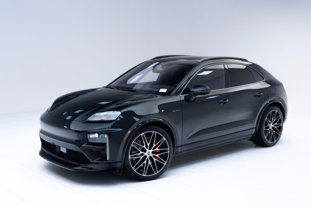 2025  Macan Turbo Electric in , 
