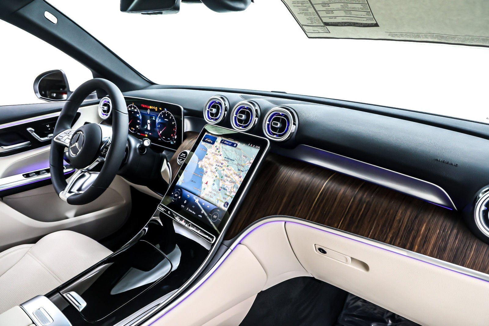 New 2026 Polar White Mercedes-Benz GLC 300 image 5