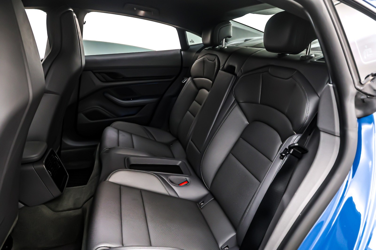 Used 2023 Neptune Blue Porsche RWD image 9