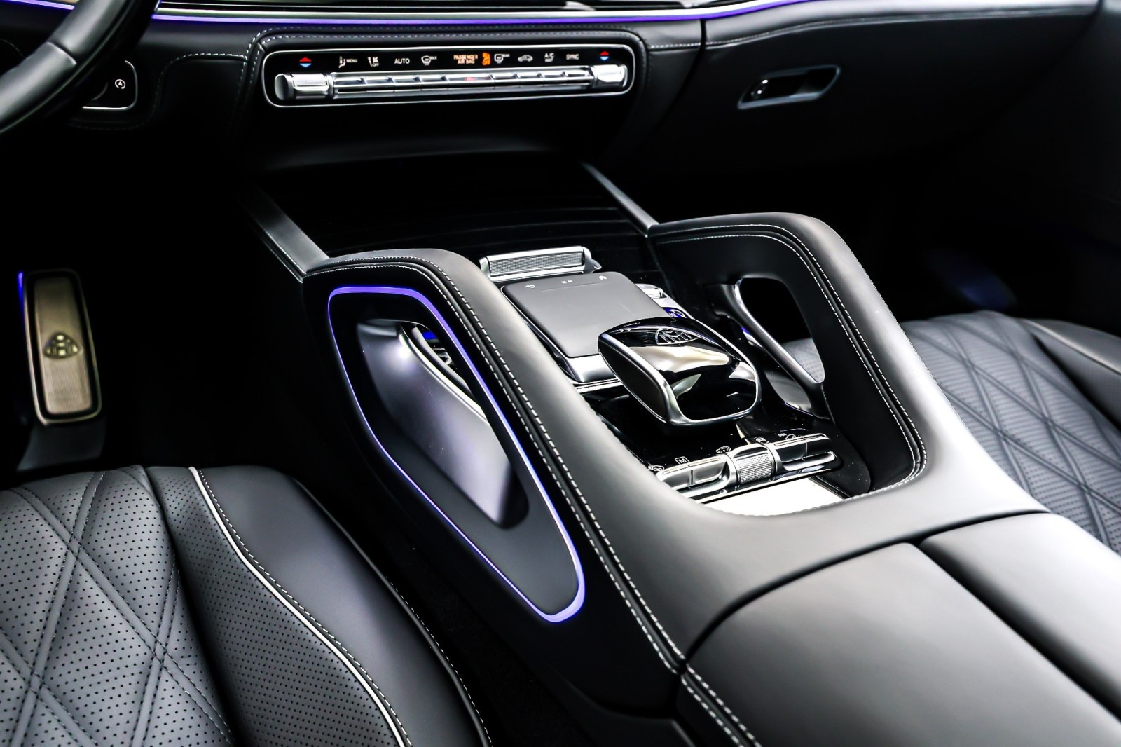 New 2026 MANUFAKTUR Moonlight White Metallic Mercedes-Benz Maybach GLS 600 image 6