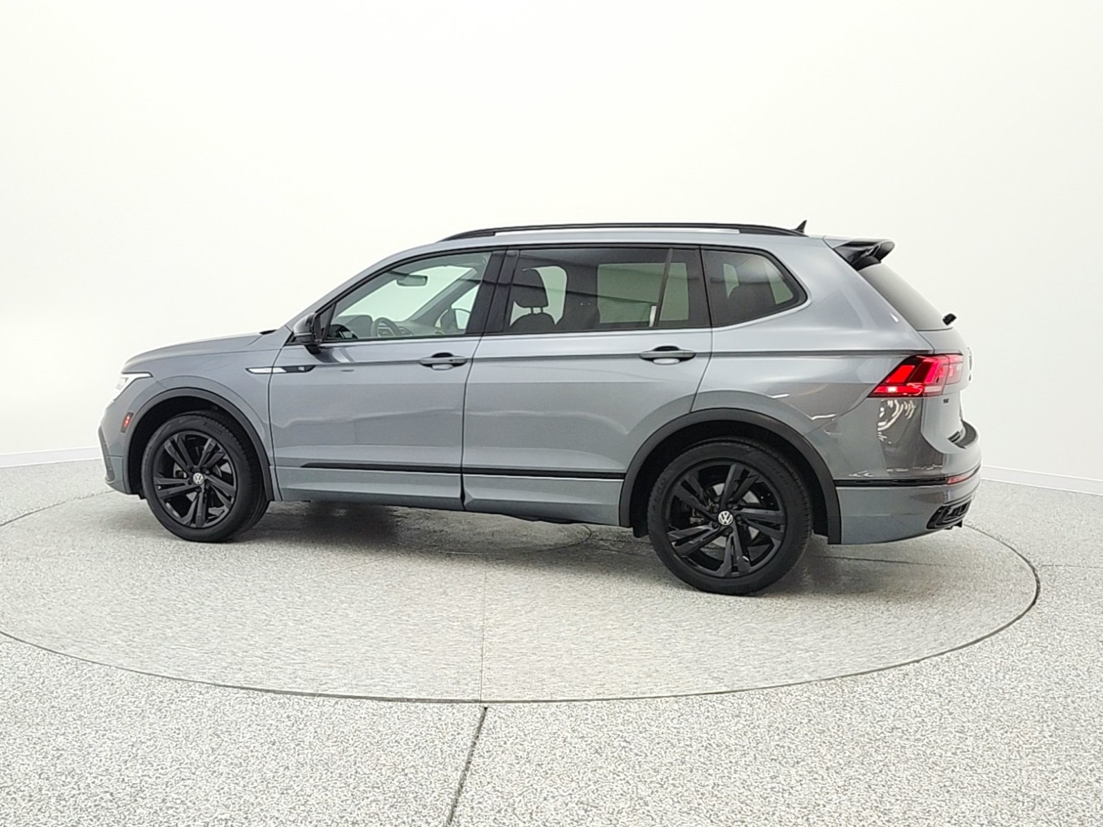 Used 2024 Platinum Gray Metallic Volkswagen 2.0T SE R-Line Black FWD image 8