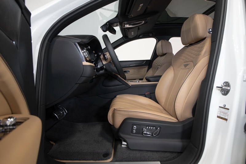 2024 Bentley Bentayga EWB Bentayga EWB Azure ($281,000 MSRP) *1-OWNER* in , 