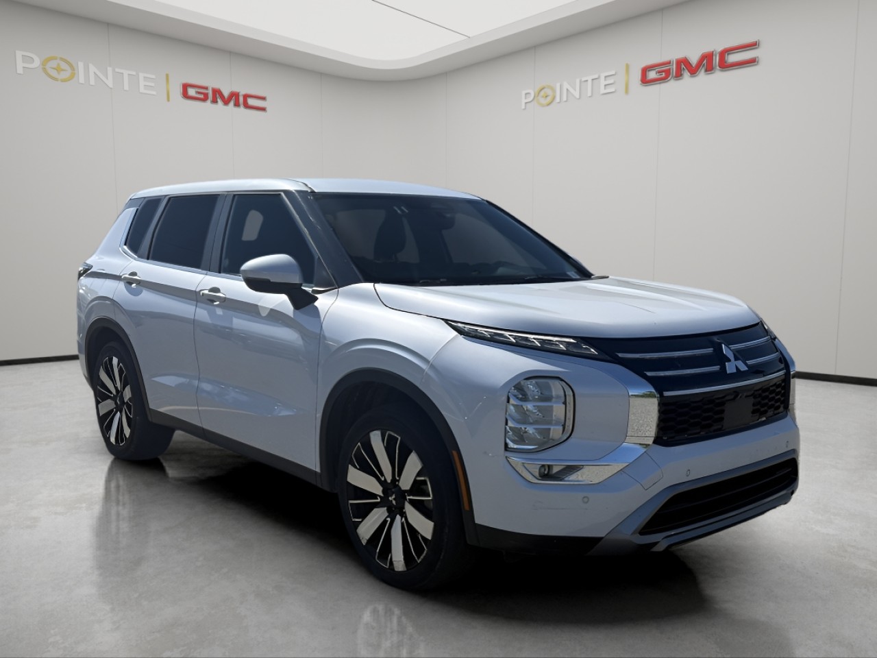 White 2025 Mitsubishi Outlander SUV / Crossover Front-Wheel Drive