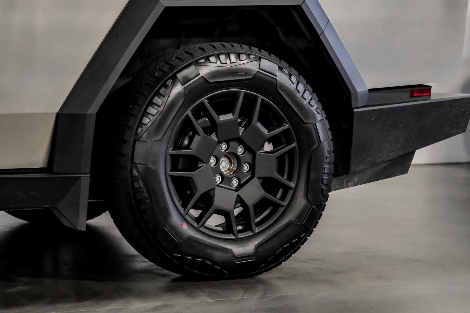 2024 Tesla Cybertruck AWD Foundation Series 20Alloys 35Tires PremiumAccPkg AutoPilot 70